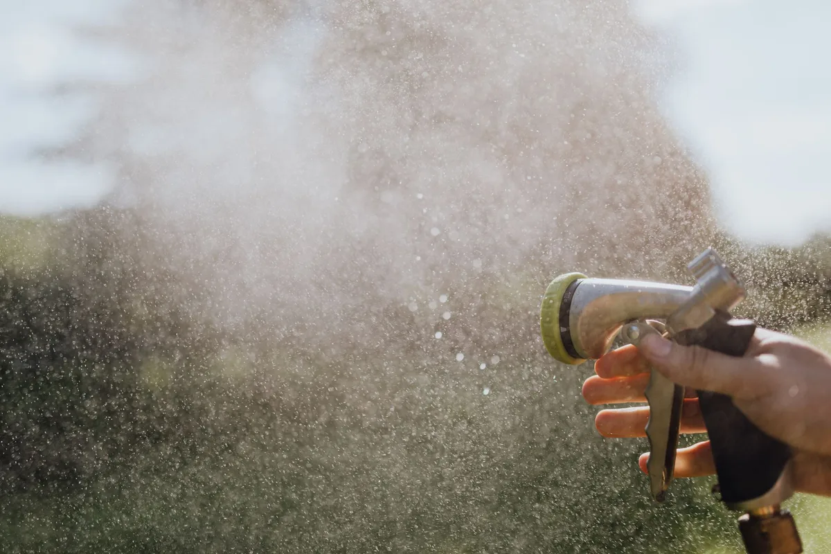 adjustable hose spray nozzle