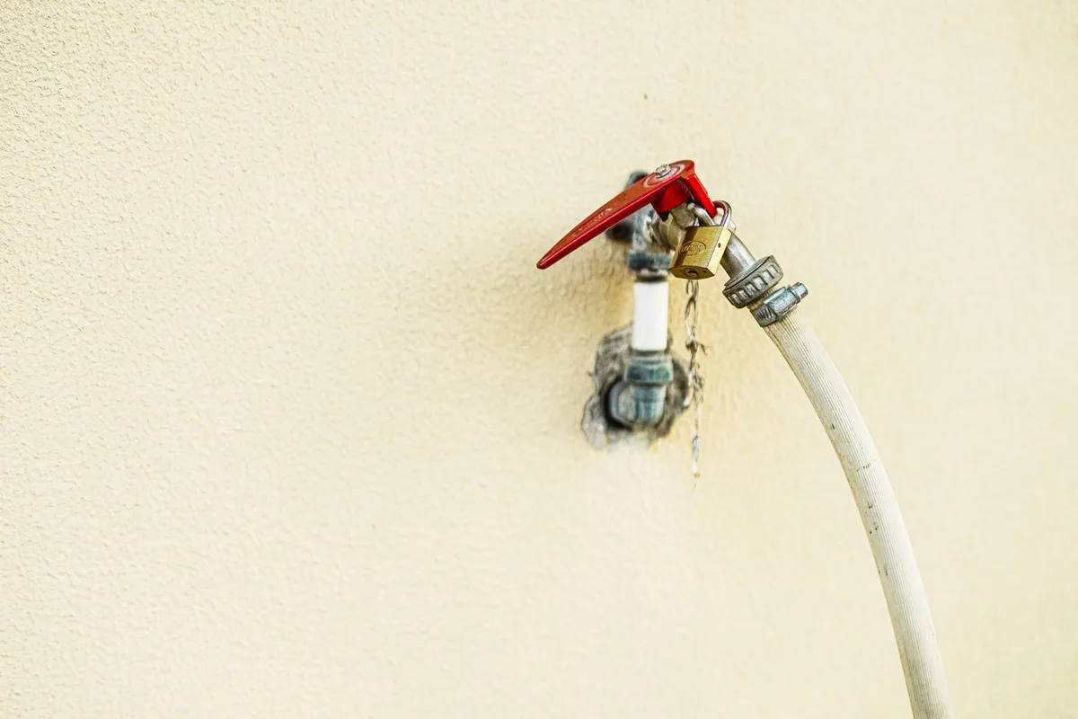 frost-free outdoor faucet