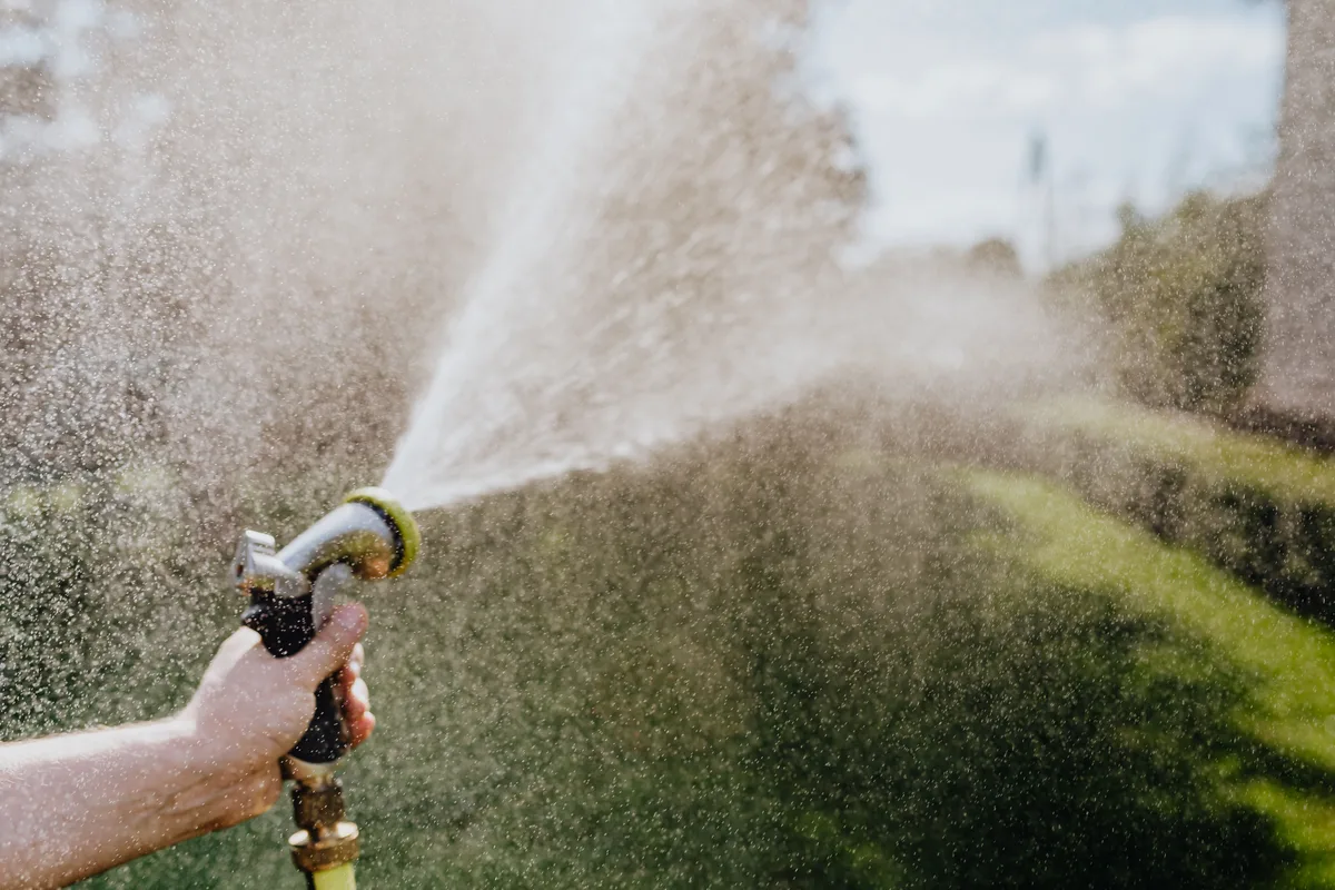 how do you fix a hole in a garden hose